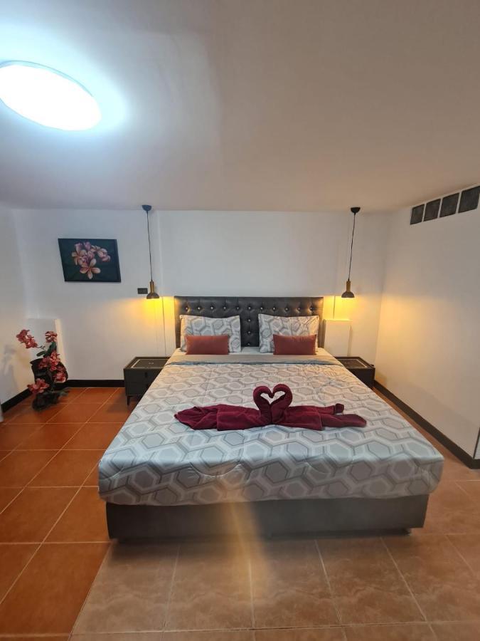 Happy Beach Jomtien Guesthouse Exterior photo