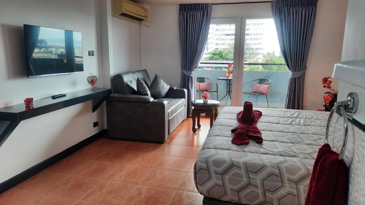Happy Beach Jomtien Guesthouse Exterior photo