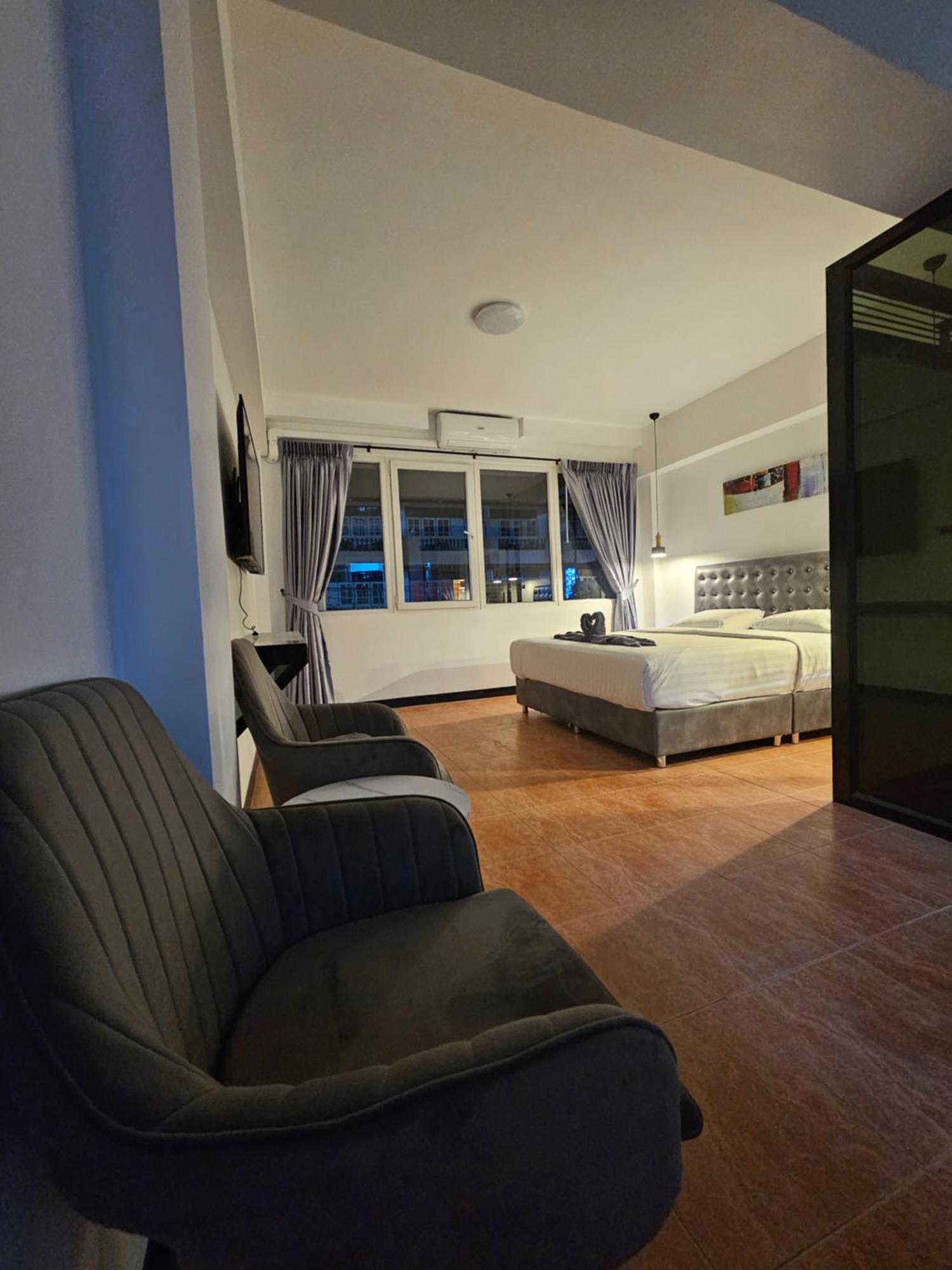 Happy Beach Jomtien Guesthouse Exterior photo